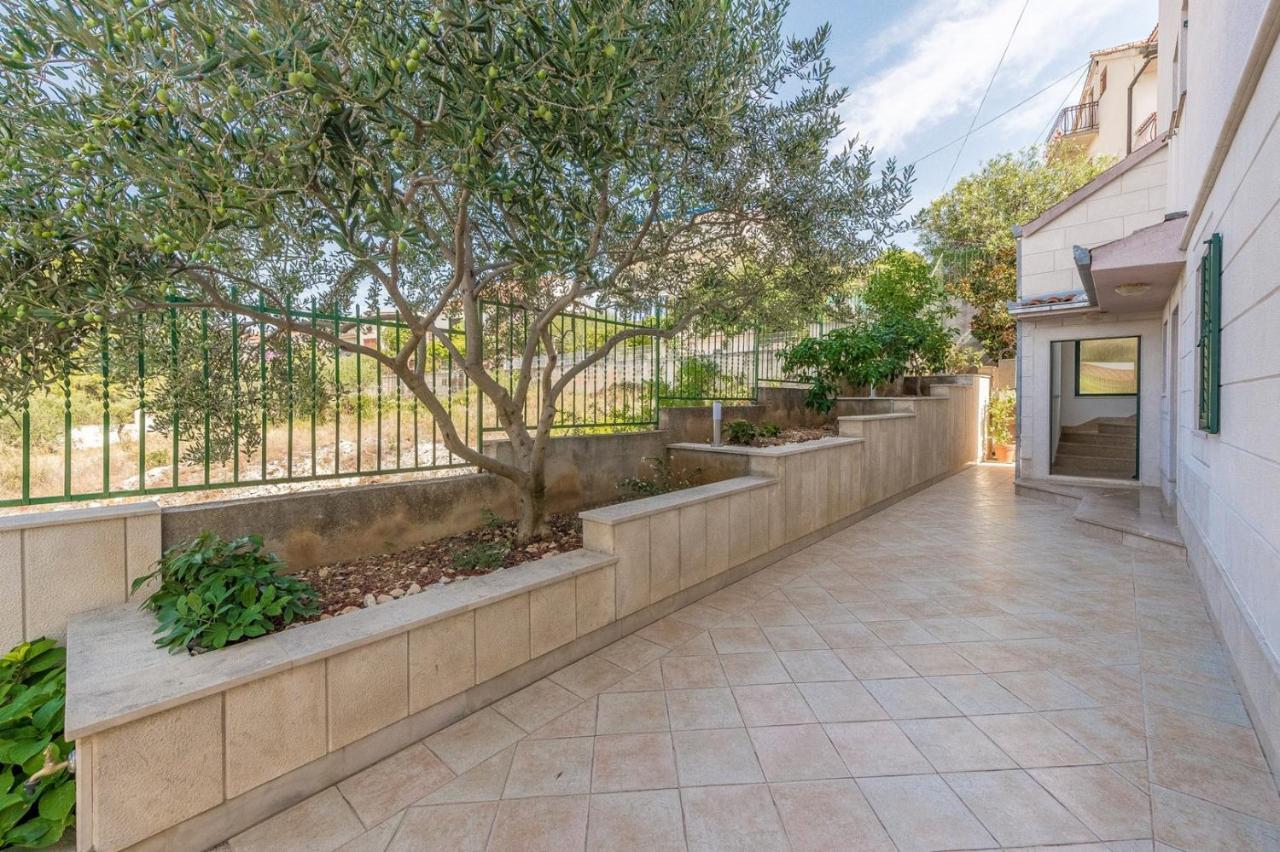 Apartments Ivana-Mira Okrug Gornji Εξωτερικό φωτογραφία